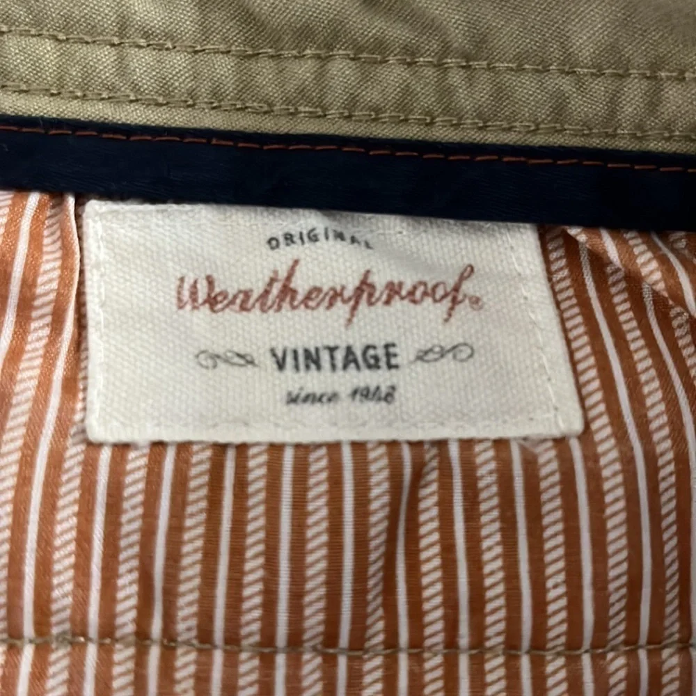 Original Weatherproof Vintage men’s khaki shorts. Size 30W